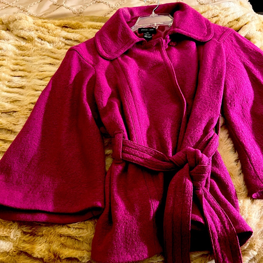 Spring/Fall, hip length lined jacket with belt. No pockets.